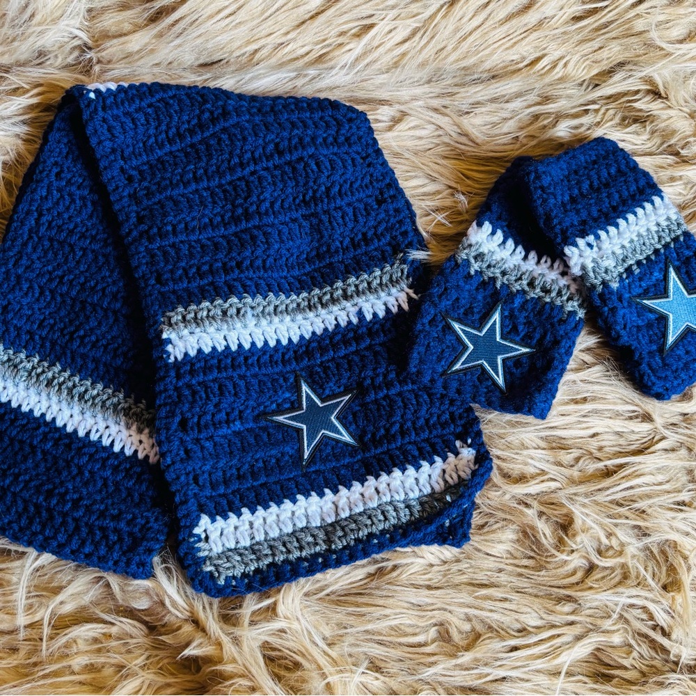 Dallas Cowboys  Fingerless Gloves and Scarf Set Handmade One of a Kind.